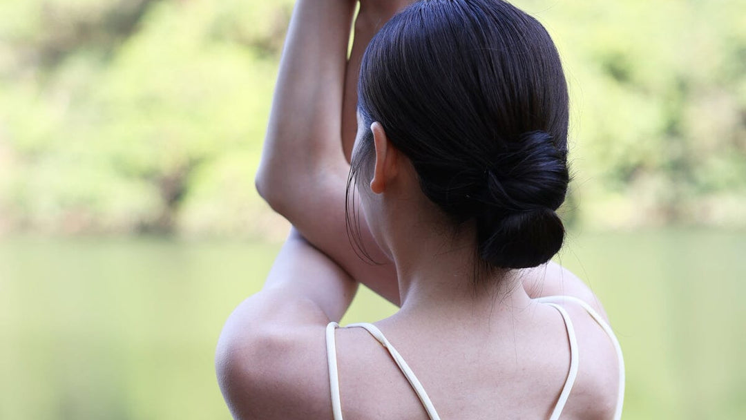 HOW-EFFORTLESS REextraSkin™ Twist Knot Back Medium Impact Pullover Sports Bra Sports Bra Her own words SPORTS 