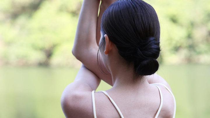 HOW-EFFORTLESS REextraSkin™ Twist Knot Back Medium Impact Pullover Sports Bra Sports Bra Her own words SPORTS 