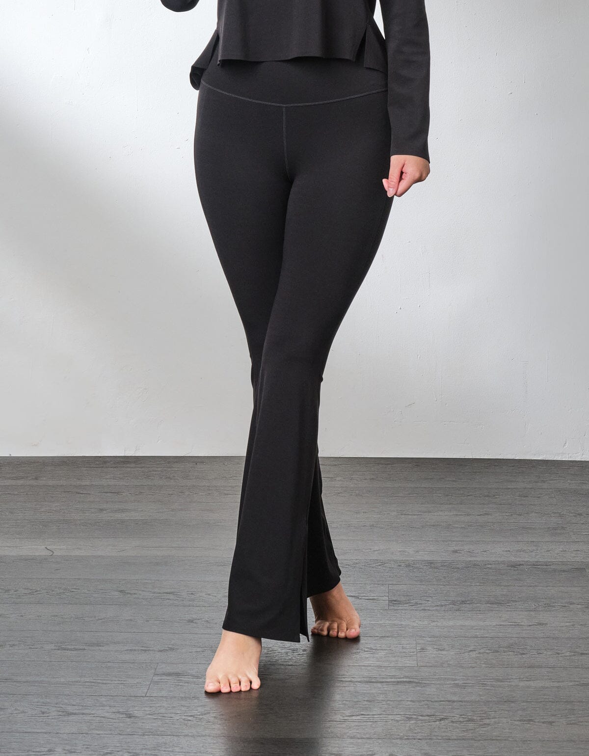 HOW- EFFORTLESS High Waist Kick Flare Full length Sports leggings Leggings Her own words SPORTS Black S 