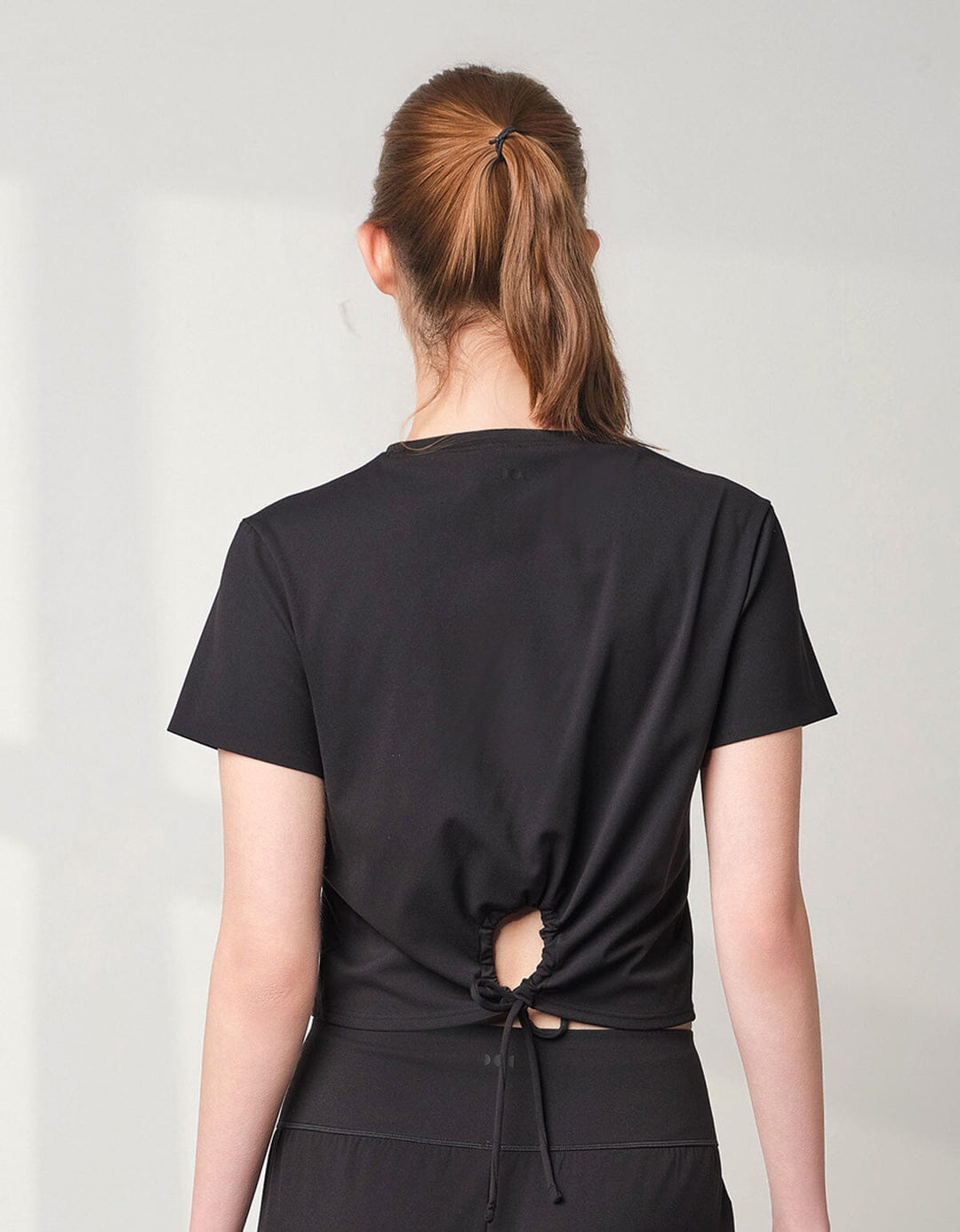 HOW-EFFORTLESS Slim Fit Keyhole Tie-Back Short Sleeve Crop Top Crop Top Her own words SPORTS Black S 