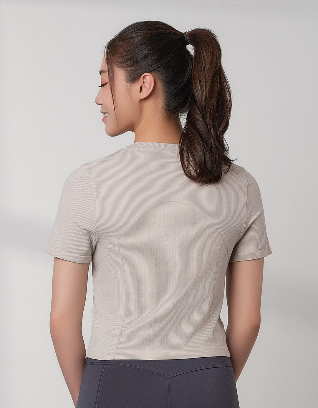 Seamless Knit Ribbed Slim Fit Crop Short Sleeve Crop Top Her own words SPORTS Ashes of Roses x Bright White XS 