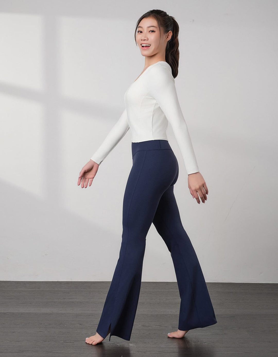 HOW-EFFORTLESS Square Neck Tight Fit Crop Long Sleeve Crop Top Her own words SPORTS 