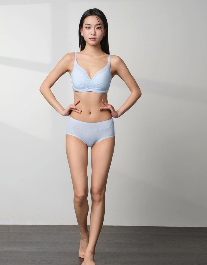 AIRY REwickMax™ & REsiltech™ Deep V Light Push Up W-Wired Bra Bra Her own words 