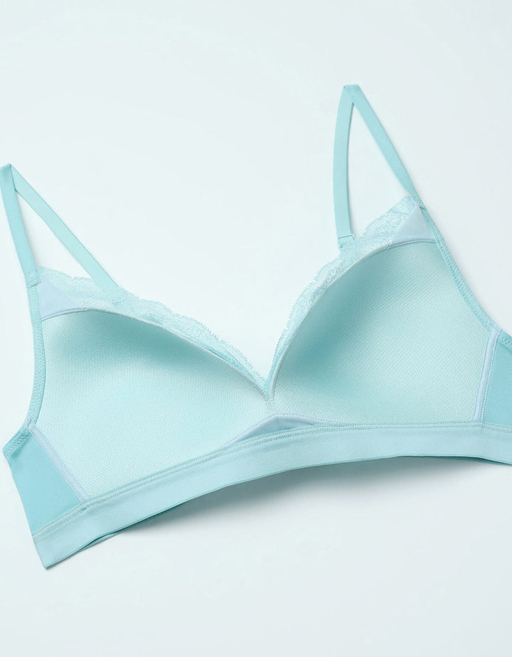 AIRY Ultra Light Non Wired Lightly Lined Lace Bra Bra Her own words New Illusion Blue 70B 