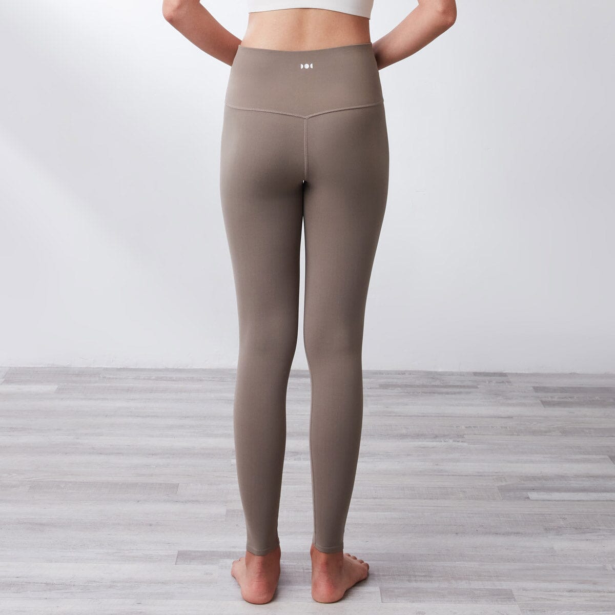 Effortless High V-Waist Cropped Petite Sports Leggings Leggings Her own words SPORTS Desert Taupe XS 