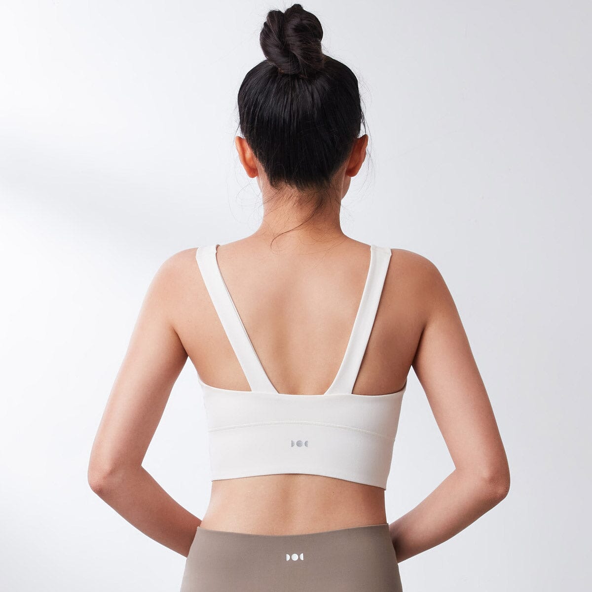 Skin Feel REmarshmellowPad™ UV Protection Medium Impact Sports Bra Sports Bra Her own words SPORTS Antique White 70B 