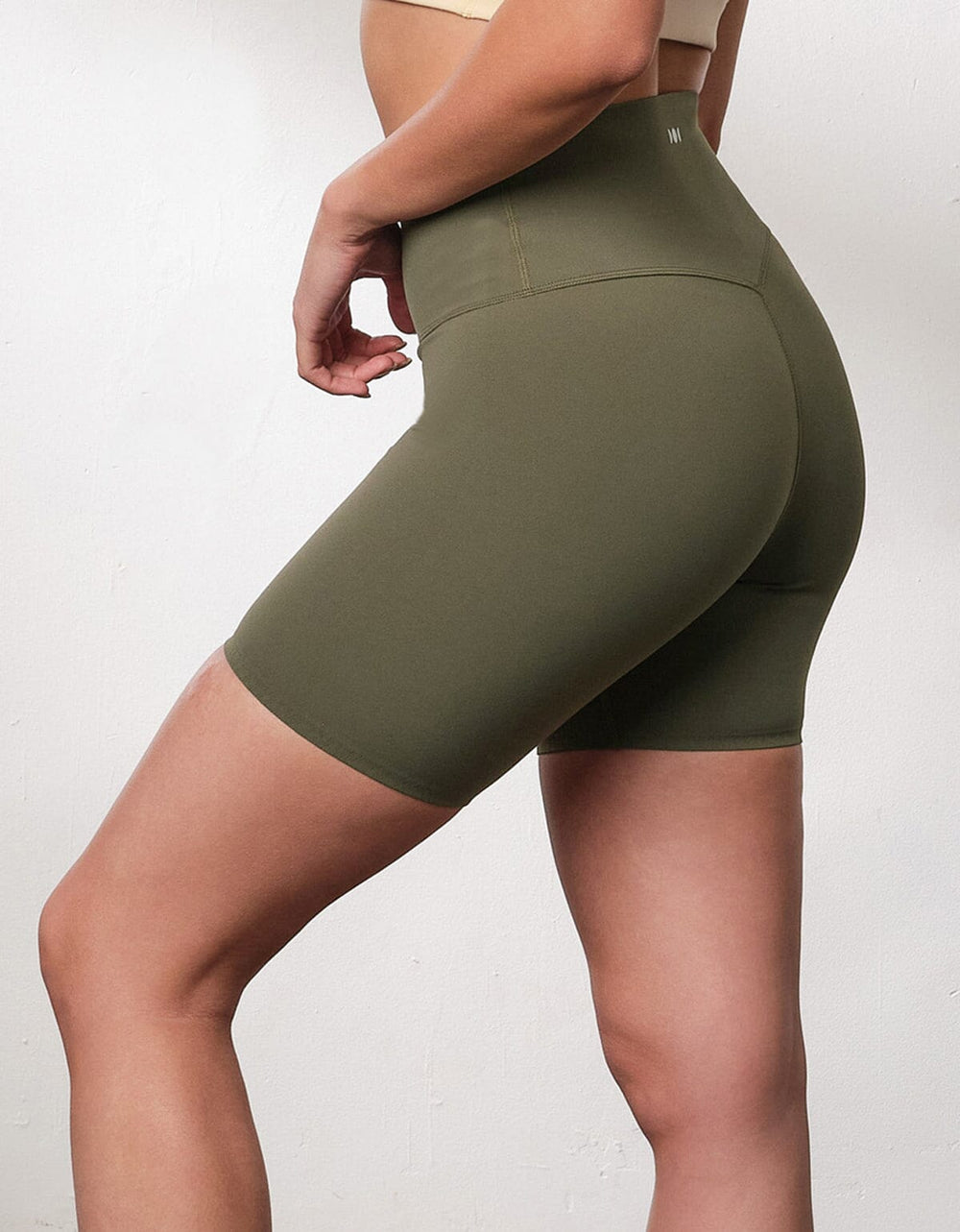 HOW- EFFORTLESS Mid-Waist Biker 6" Shorts Shorts Her own words SPORTS 