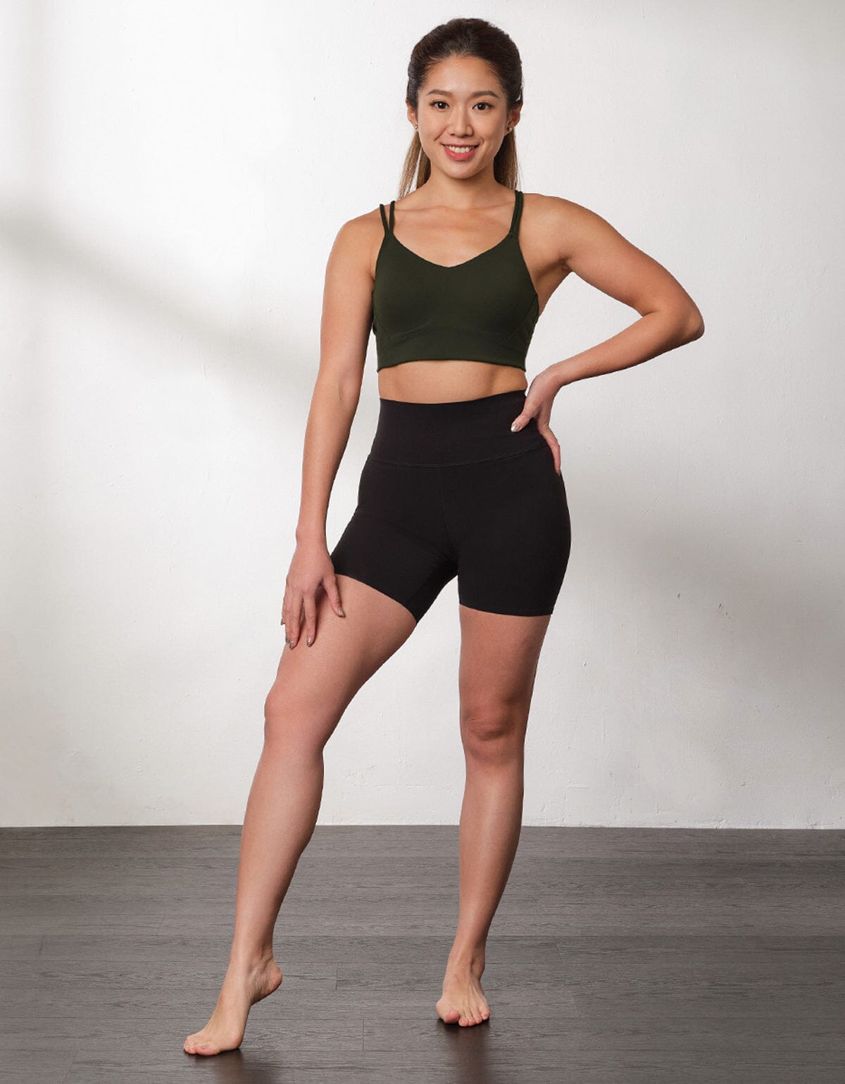 HOW- EFFORTLESS REextraSkin™ Medium Impact Yoga Sports Bra Sports Bra Her own words SPORTS 