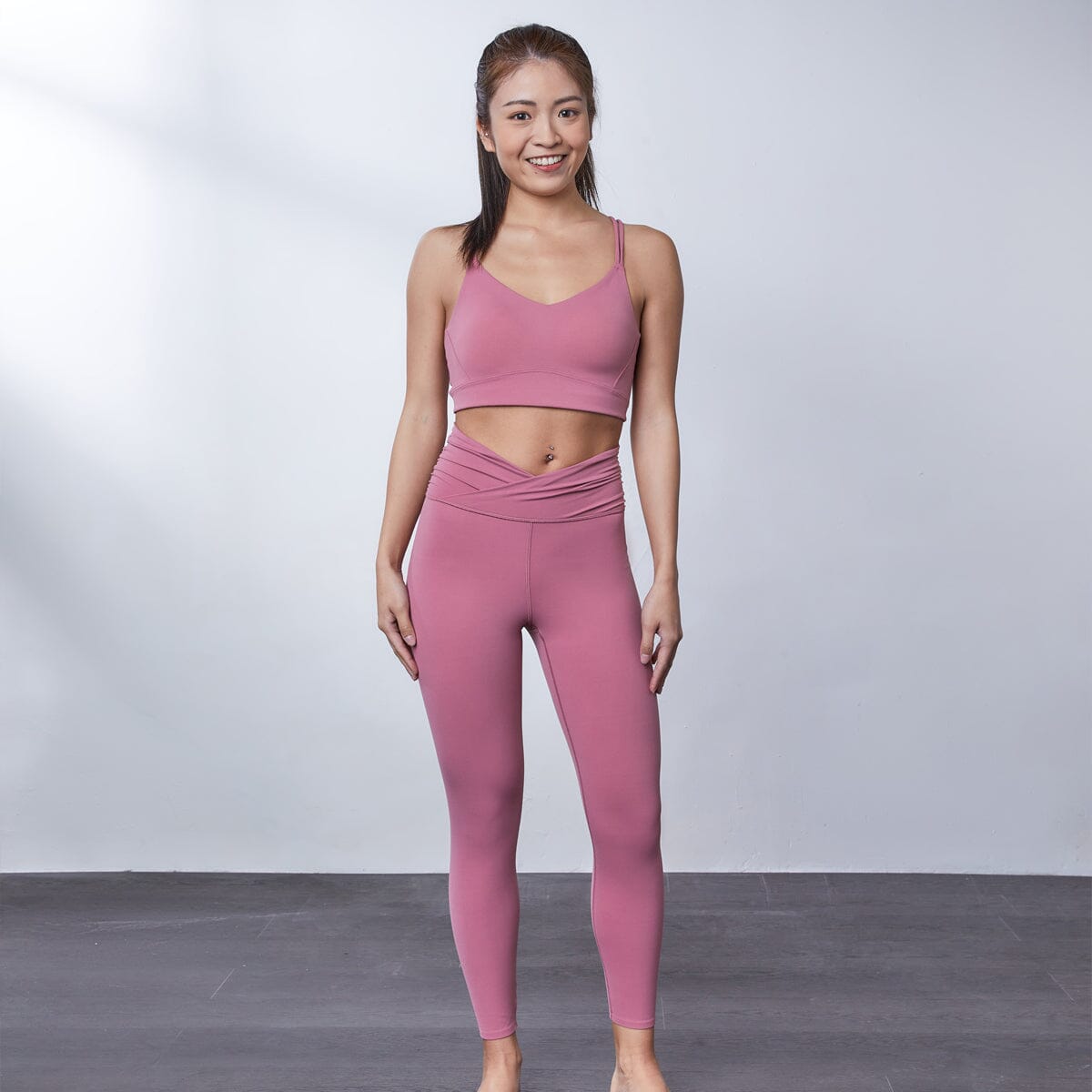 HOW- EFFORTLESS Mid V-Waist UV Protection Cropped Sports leggings Leggings Her own words SPORTS