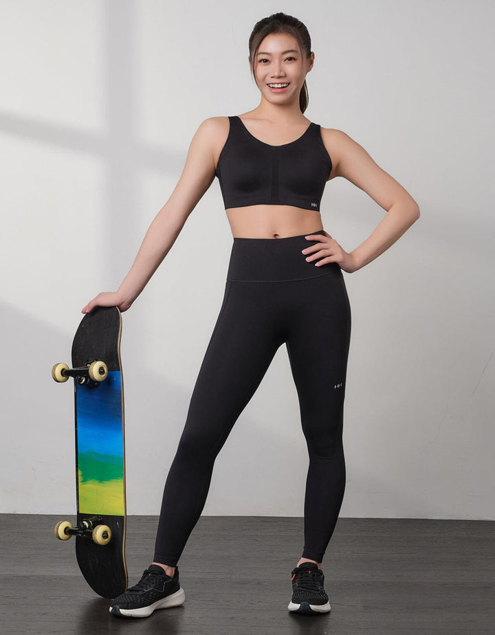 HOW-CONTROLLED REmatrixPad™ & REwickMax™ Breathable High Impact Sports Bra High Impact Her own words SPORTS 