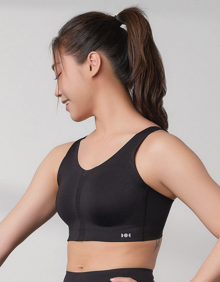 HOW-CONTROLLED REmatrixPad™ & REwickMax™ Breathable High Impact Sports Bra High Impact Her own words SPORTS Black 70B 