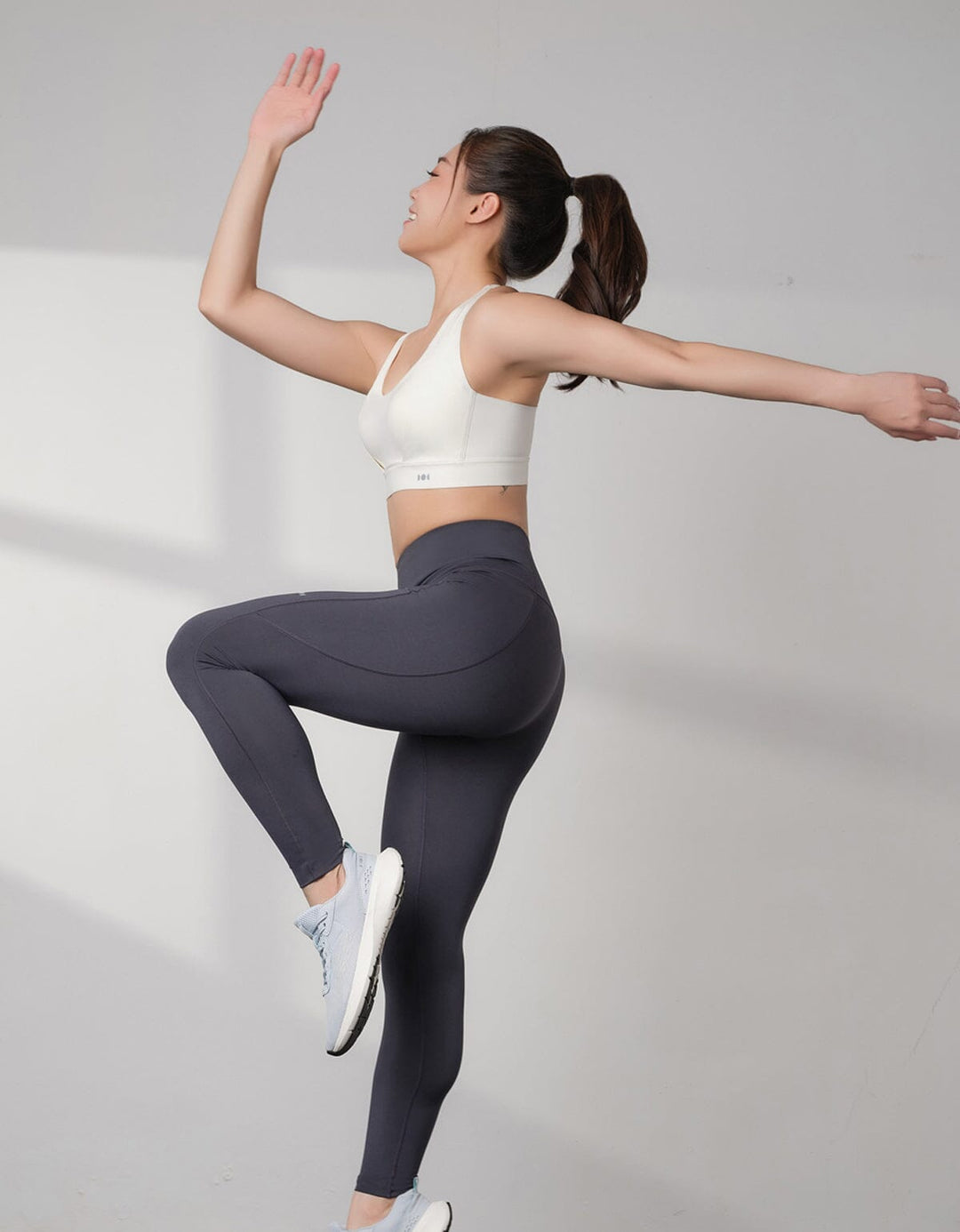 HOW-CONTROLLED Free Me Lift Up High Impact Sports Bra Sports Bra Her own words SPORTS 