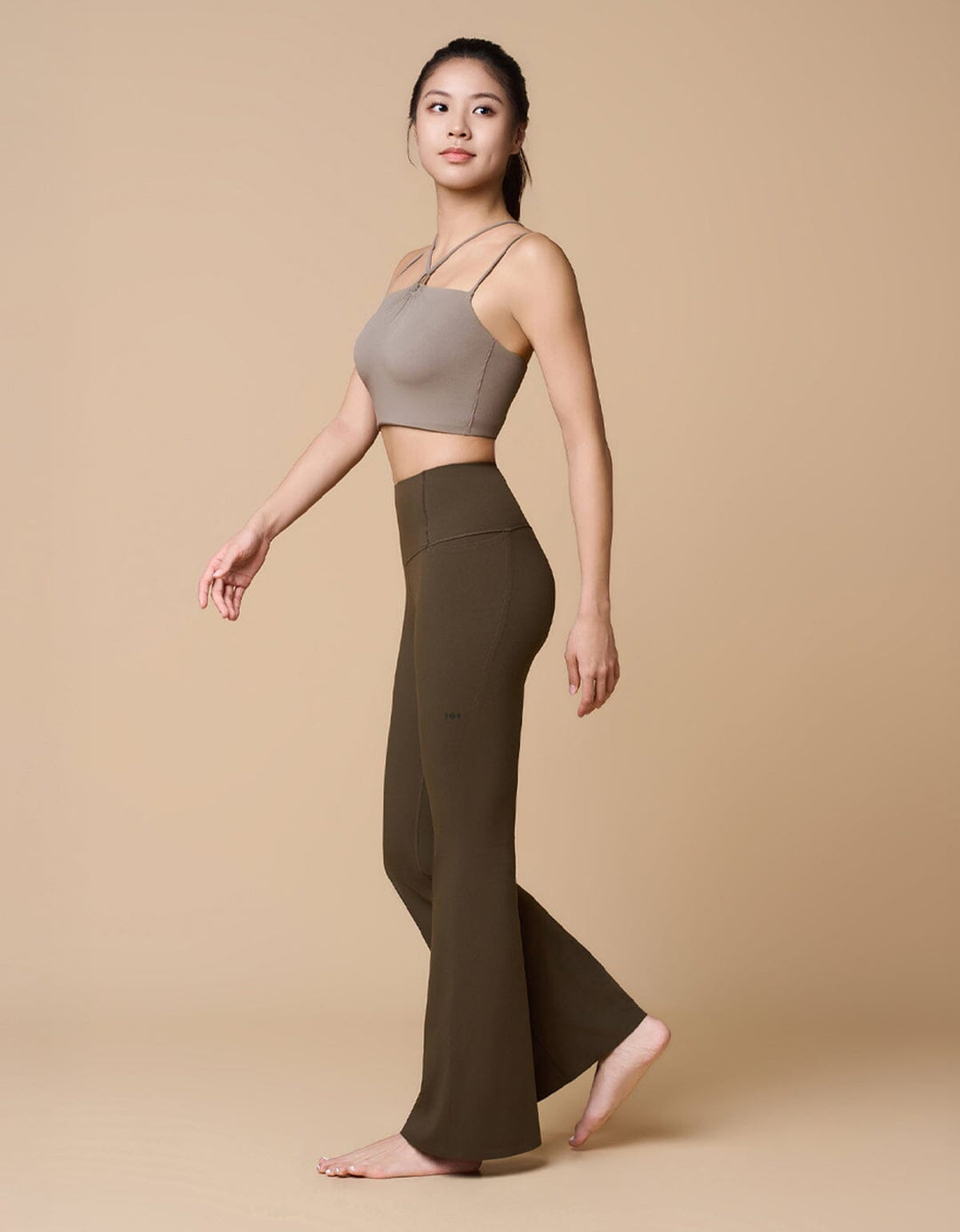 HOW-EFFORTLESS Medium Impact Longline Sports Bra Sports Bra Her own words SPORTS 