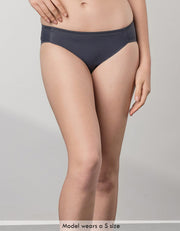 SIGNATURE Bikini Panty Bikini Her own words 