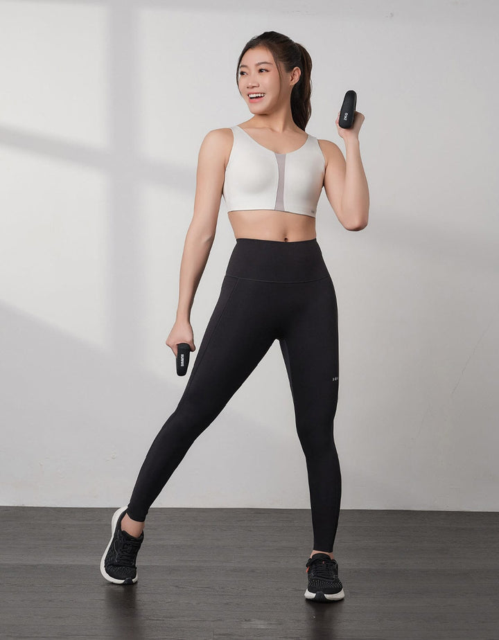 HOW-CONTROLLED REmatrixPad™ & REwickMax™ Breathable High Impact Sports Bra High Impact Her own words SPORTS 