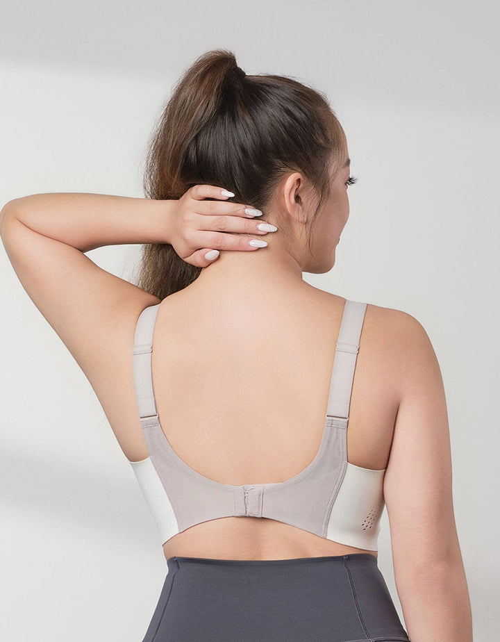 HOW-CONTROLLED REmatrixPad™ & REwickMax™ Breathable High Impact Sports Bra High Impact Her own words SPORTS 