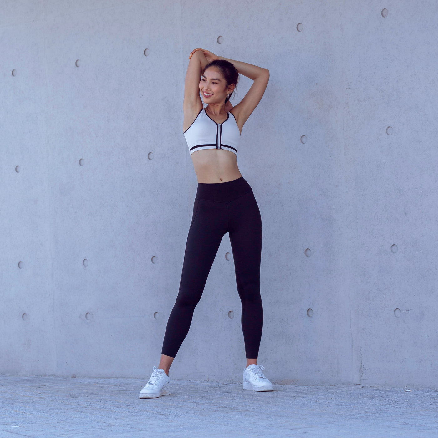 Extra Skinâ„?Medium Impact Knit Zip-Front Sports Bra Sports Bra Sweat Float 