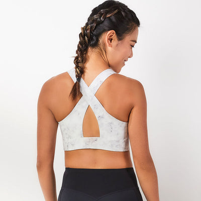 Free Me V- Neck Medium Impact Sports Bra Sports Bra Sweat Float 